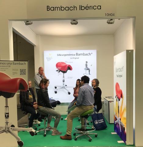 stand salón look 2023 taburete peluquería estética